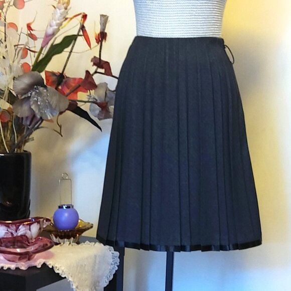 NWT SIMON CHANG Well Tailored High-quality Gray Pleated Lined Skirt Lightweight - Picture 5 of 10